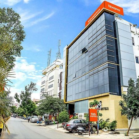 Hotel Fabexpress Essvee Mg Road Vijayawāda Exterior foto