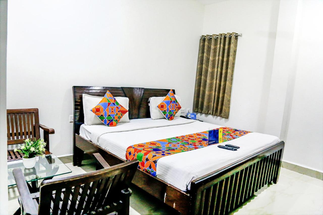 Hotel Fabexpress Essvee Mg Road Vijayawāda Exterior foto