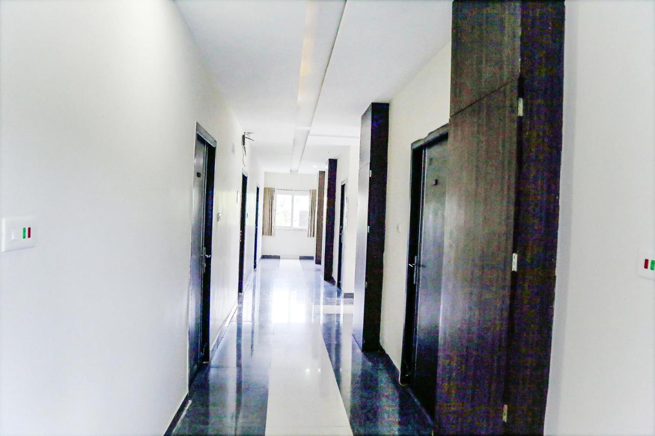Hotel Fabexpress Essvee Mg Road Vijayawāda Exterior foto