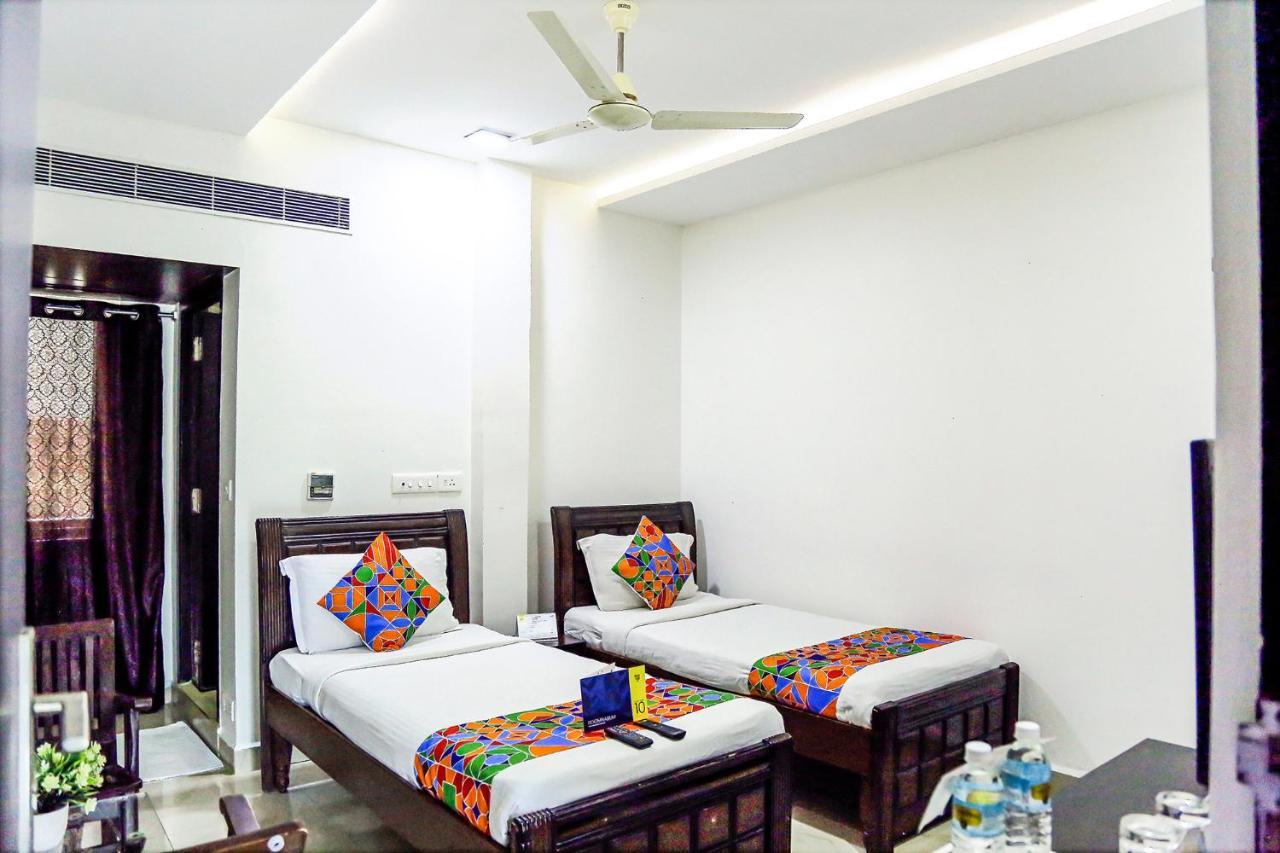 Hotel Fabexpress Essvee Mg Road Vijayawāda Exterior foto