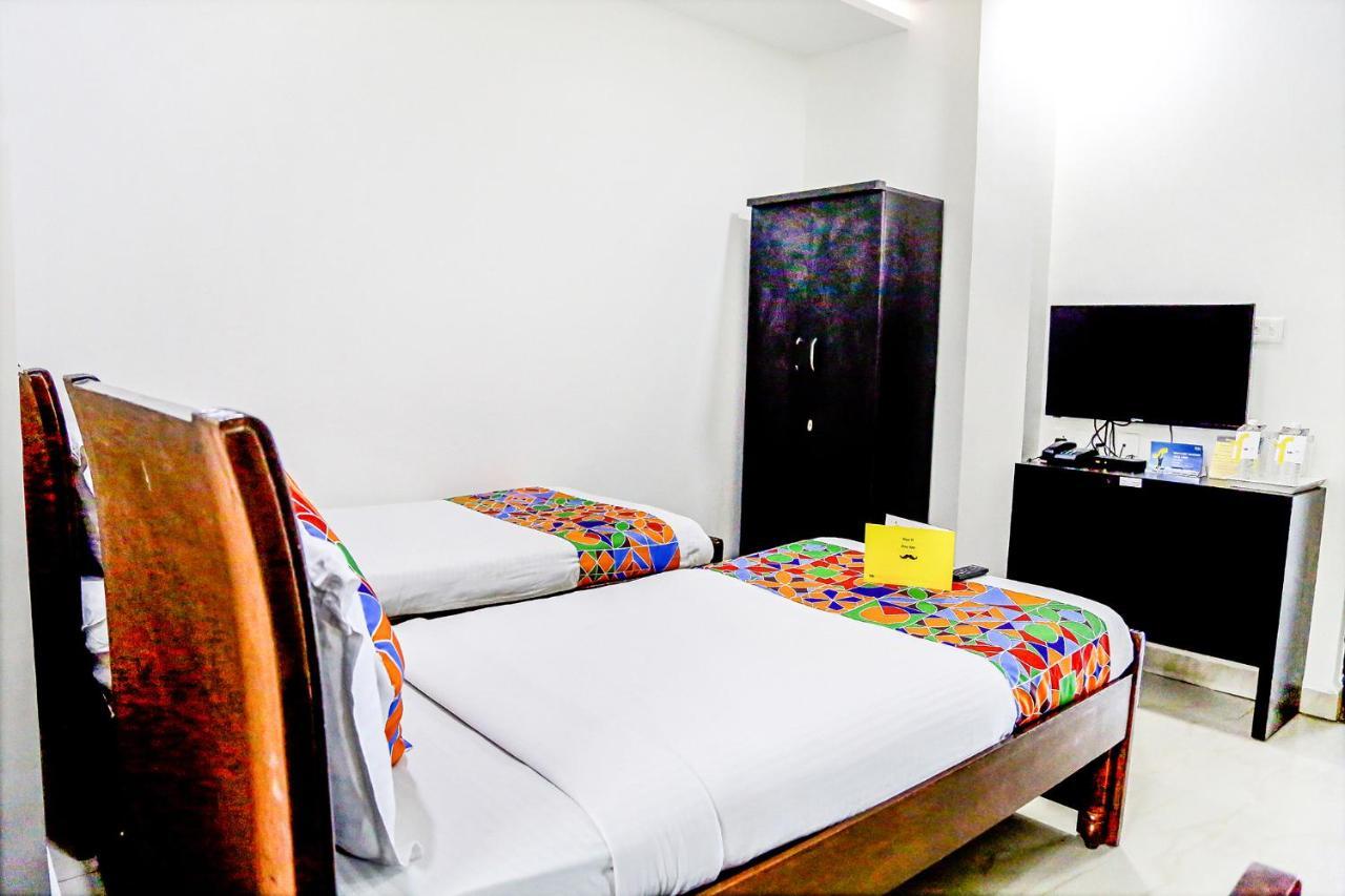 Hotel Fabexpress Essvee Mg Road Vijayawāda Exterior foto