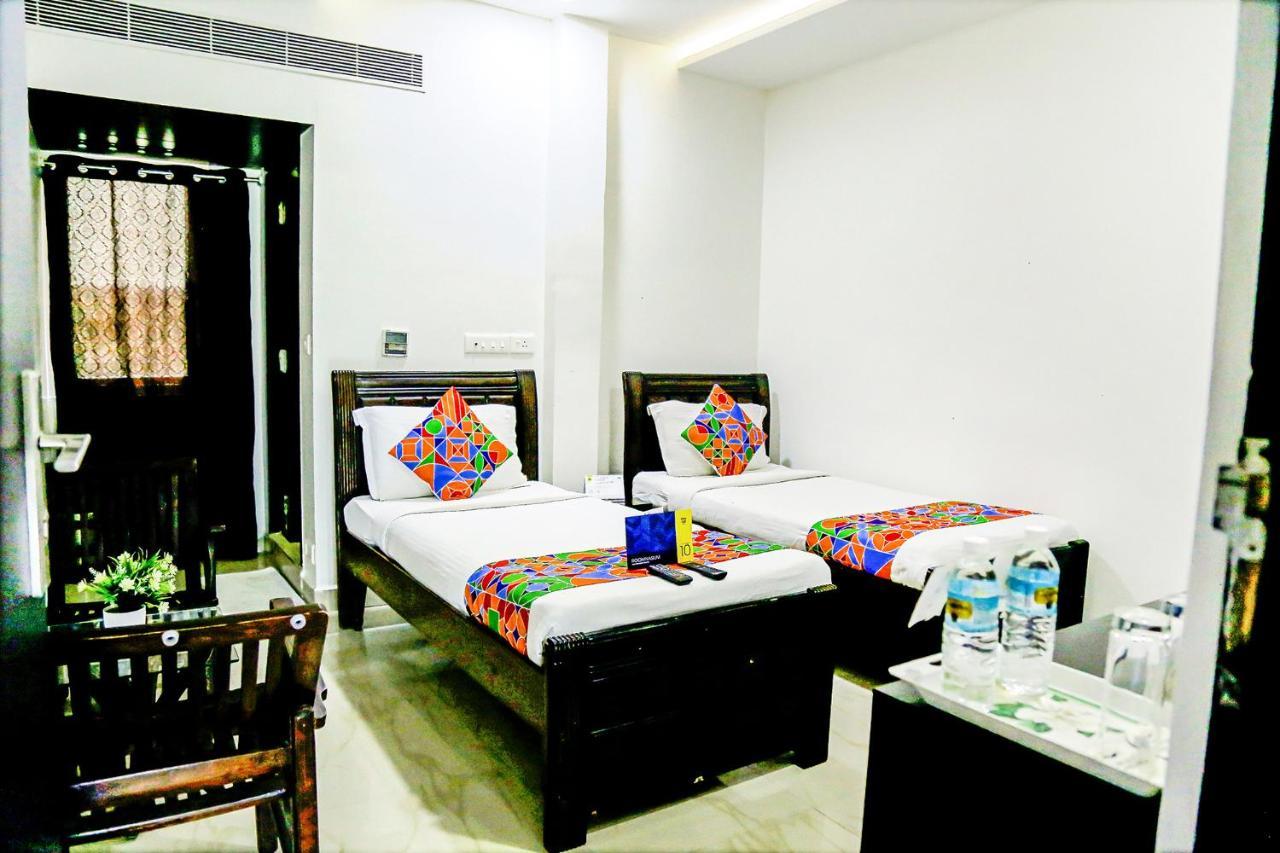 Hotel Fabexpress Essvee Mg Road Vijayawāda Exterior foto