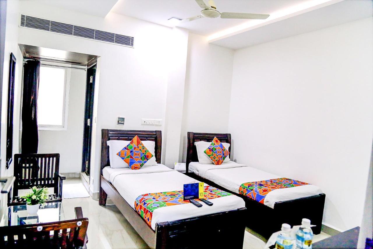 Hotel Fabexpress Essvee Mg Road Vijayawāda Exterior foto