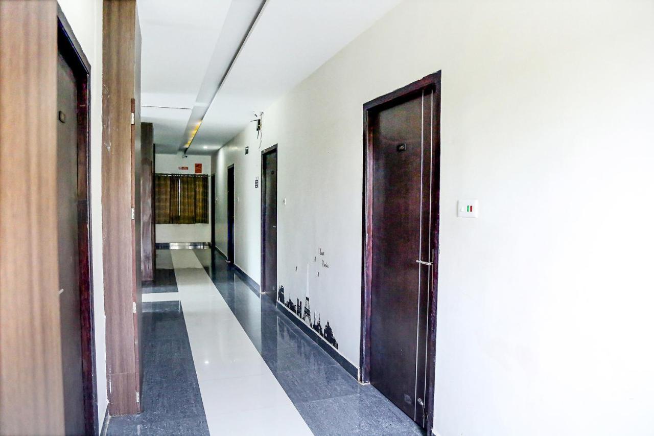 Hotel Fabexpress Essvee Mg Road Vijayawāda Exterior foto