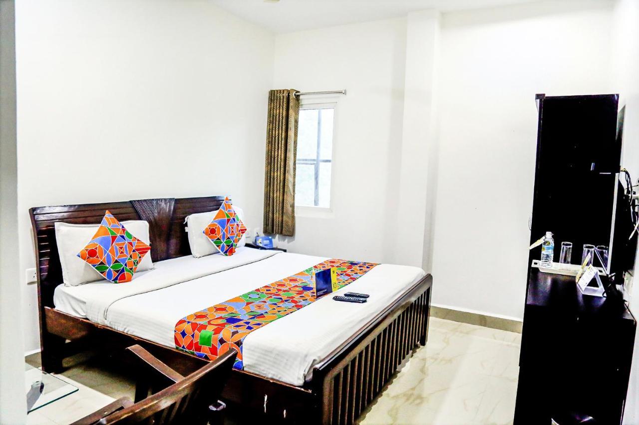 Hotel Fabexpress Essvee Mg Road Vijayawāda Exterior foto